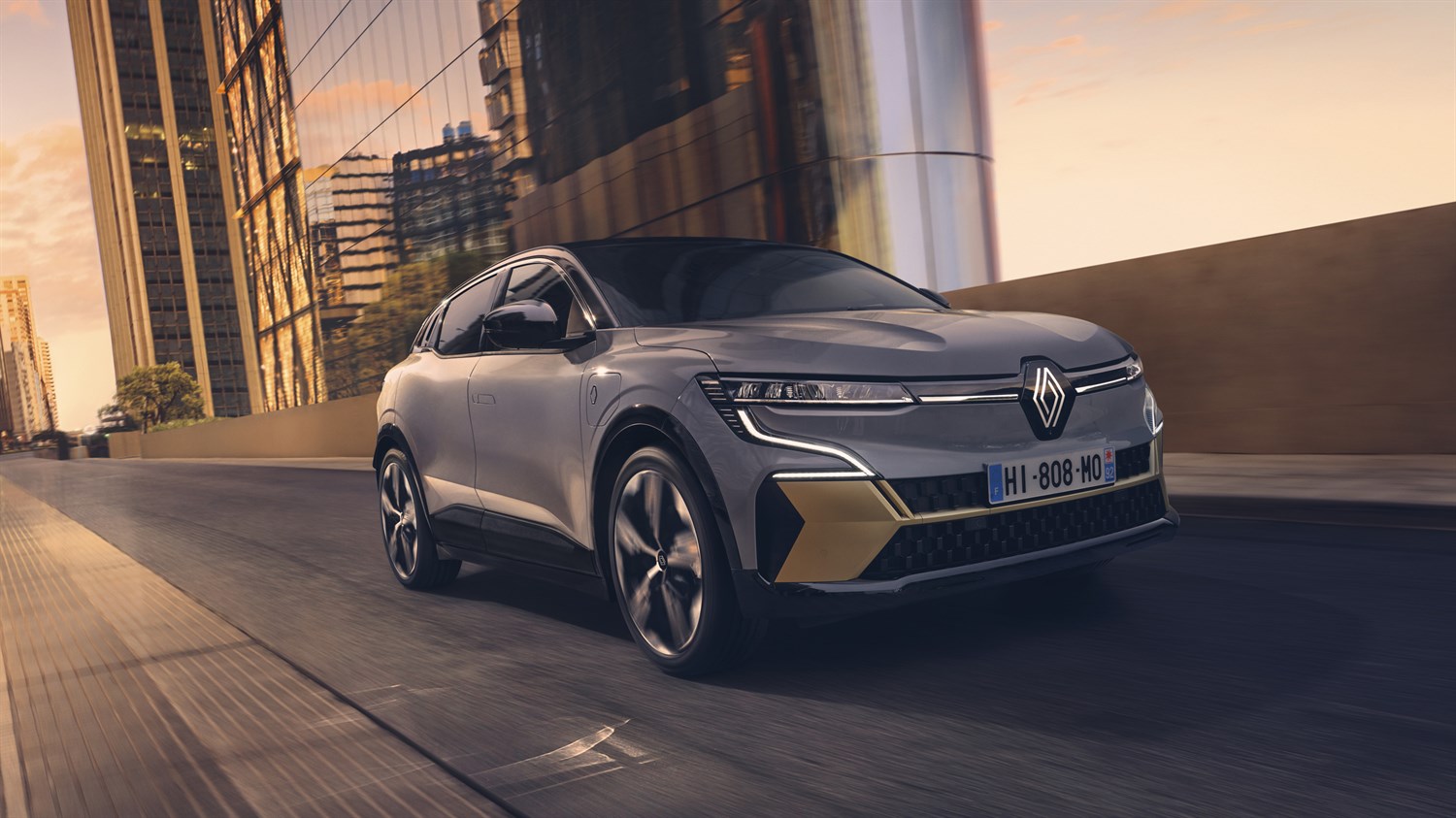 Renault Megane E-Tech 100% electric- exterior design - car on the road