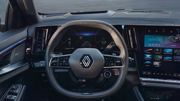 Renault Malta - all-new Renault Austral SUV E-Tech hybrid has a #HighTech  cockpit including openR link with Google built-in and head up display,  combining for a screen surface of 984cm2   #techcontrol #