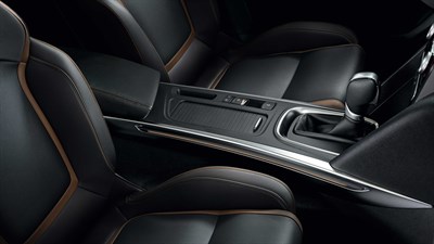 Série limitée Renault MEGANE Akaju - Détail selleries et console centrale